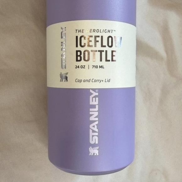 Stanley IceFlow AeroLight Lavender 24 oz Cap &  Carry Water Bottle - Picture 2 of 11